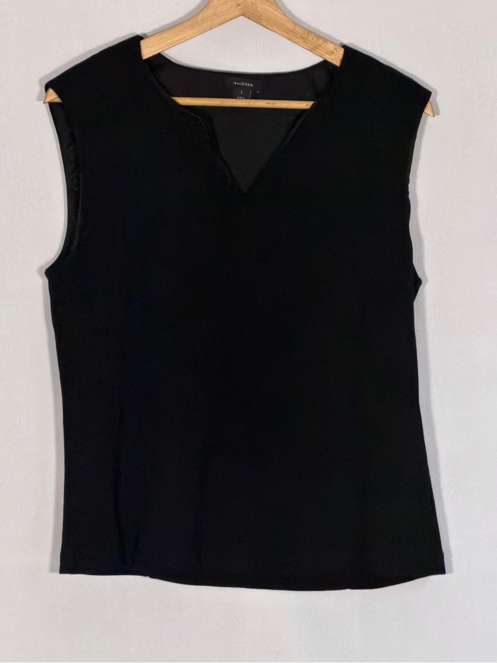 Halogen Black Satin Trim V-Neck Sleeveless Knit Top Women’s Large